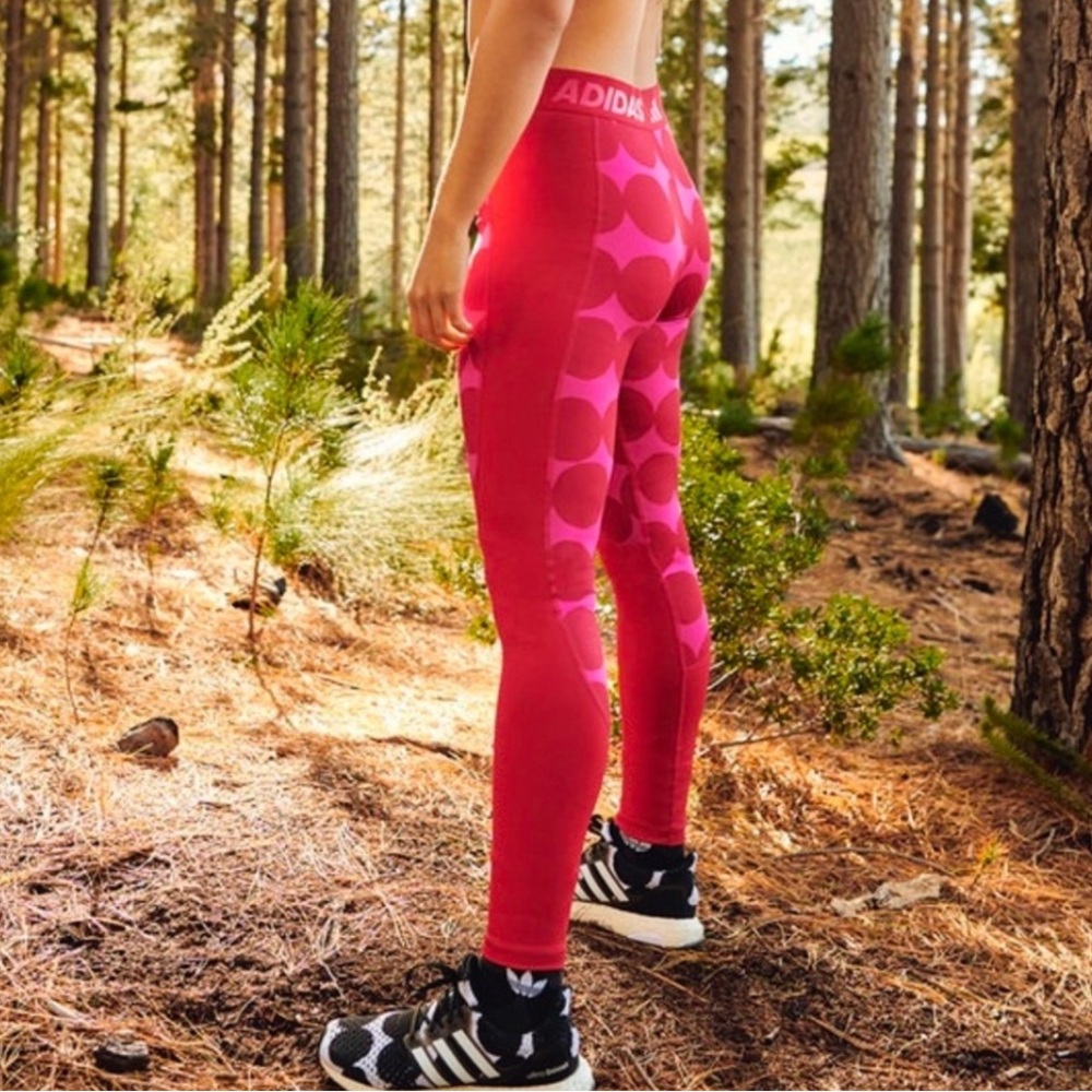 Marimekko Adidas leggings bright polkadot pink/red great condition w/pocket M